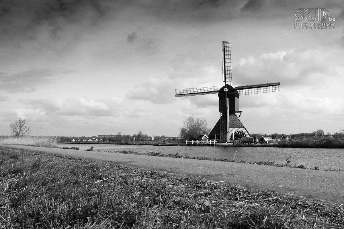 De molens van Kinderdijk Enkele foto’s van de 19 windmolens in Kinderdijk in Zuid-Holland. Ze werden gebouwd rond 1740 om de polders te bevloeien. Tegenwoordig zijn ze onderdeel van het UNESCO werelderfgoed. Stefan Cruysberghs